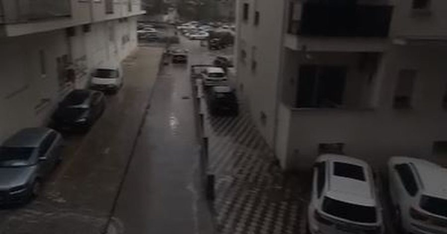 Stuhia godet edhe Lezhën, rrugët në Shëngjin kthehen në
