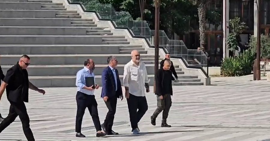Rama mbërrin në bashkinë e Vlorës, pritet të