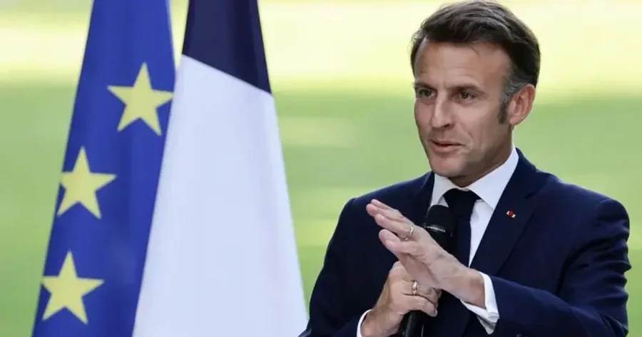 Macron, bisedë telefonike me homologu iranian: Negociatat do të