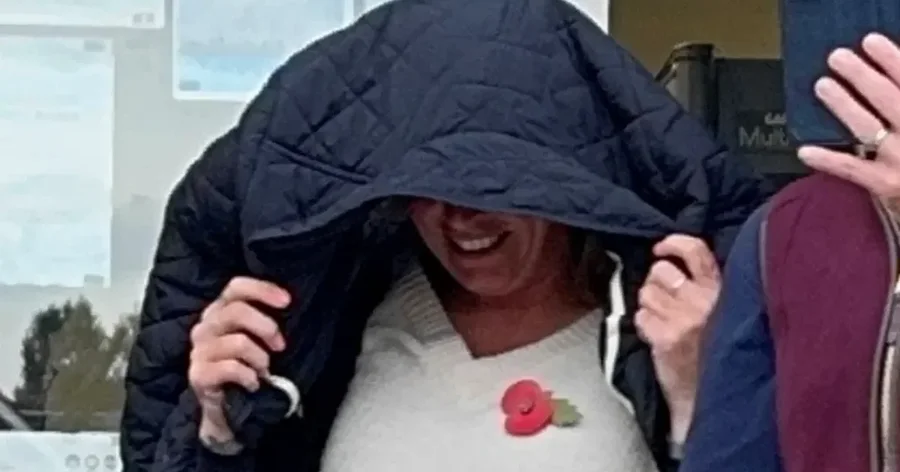 SKANDAL n&euml; Angli/ Gardiania kryen marr&euml;dh&euml;nie seksuale me t&euml;