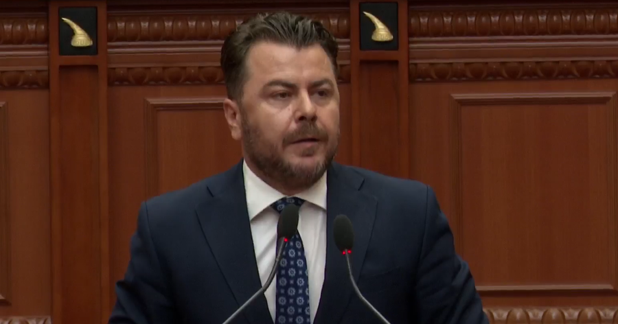 "Me dhun&euml;n e karton&euml;ve t&euml; kuq, ka p&euml;rjashtuar edhe