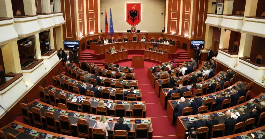Kuvendi rinis punimet me seanca plenare më 29 maj. Kryetarja Elisa