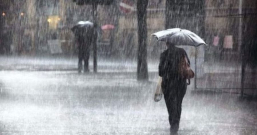 Moti i keq/ Mbrojtja: Lumi Seman në Fier doli nga shtrati, përmbyten