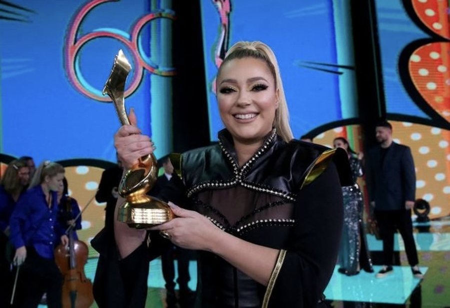 Kur v&euml;mendja &euml;sht&euml; te Fest 64, Ronela Hajati b&euml;n