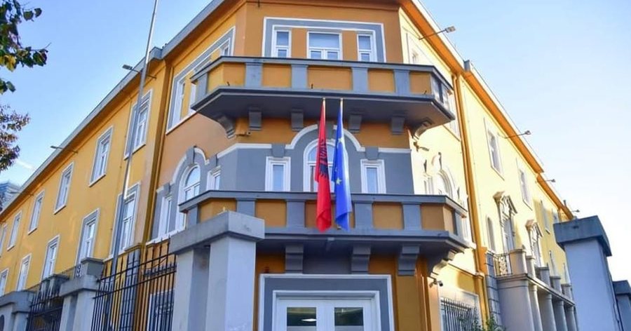 Teza e anglishtes doli 30 min pas nisjes së provimit/ Ministria e Arsimit:
