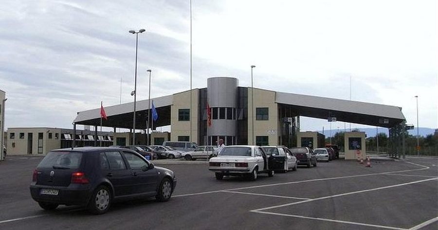 Fshehu marokenin nën rimorkion e kamionit, procedohet në gjendje
