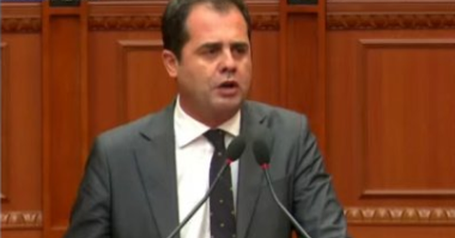 'Ata q&euml; protestojn&euml; jan&euml; populli sovran'/