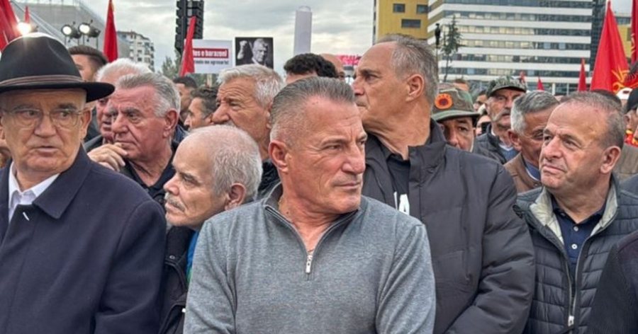 FOTOLAJM/ Protesta "LIRIA KA EMËR", i pranishëm në