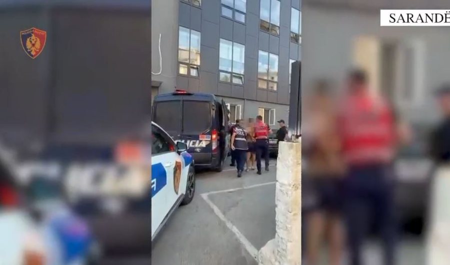 VIDEO/ Grabisnin banesa dhe automjete, &ldquo;&ccedil;montohet&rdquo; grupi i