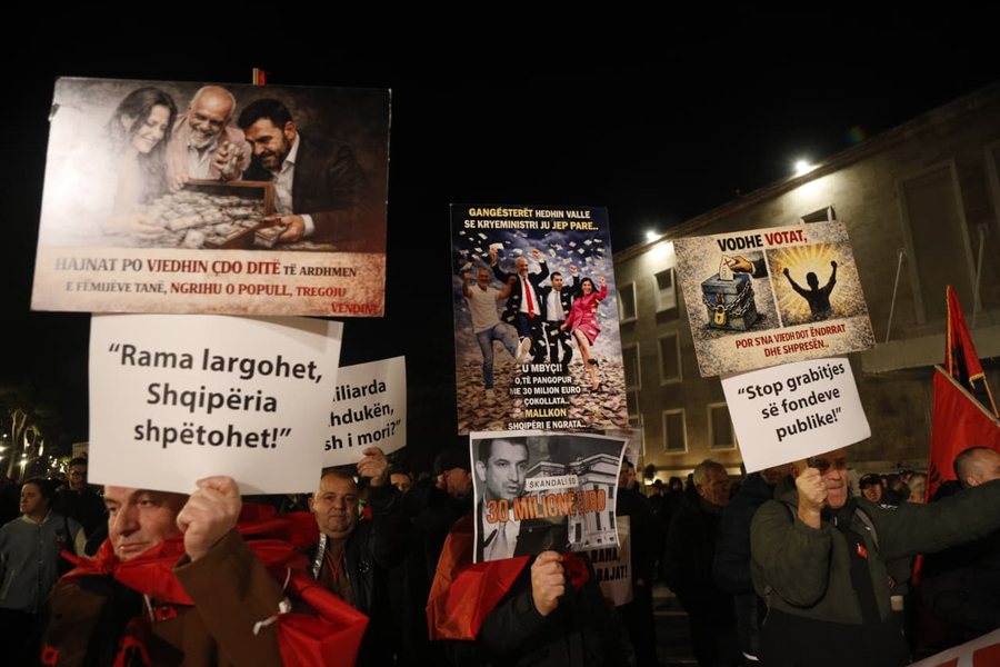 &ldquo;T&euml; rinjt&euml; i d&euml;bojn&euml;, prind&euml;rit i vjedhin&rdquo;,