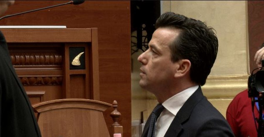 Kuvendi miraton rendin e dit&euml;s me forc&euml;n e karton&euml;ve t&euml; PS,