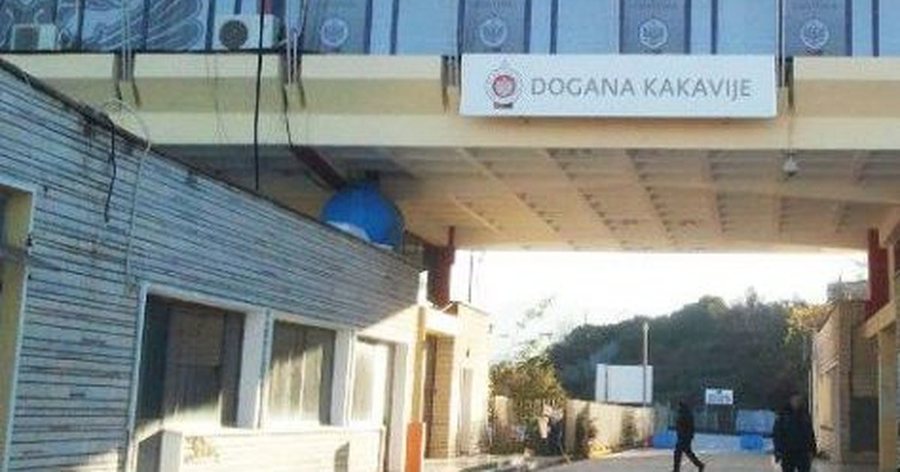 Greva e punonj&euml;sve n&euml; Greqi! Policia kufitare Kakavij&euml;: Ndalohen