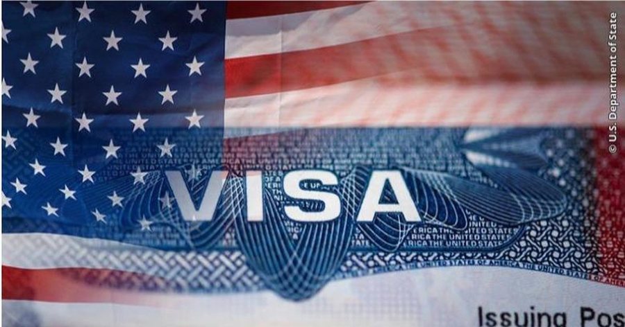Ambasada amerikane apel qytetarëve: Respektoni kushtet e vizës dhe