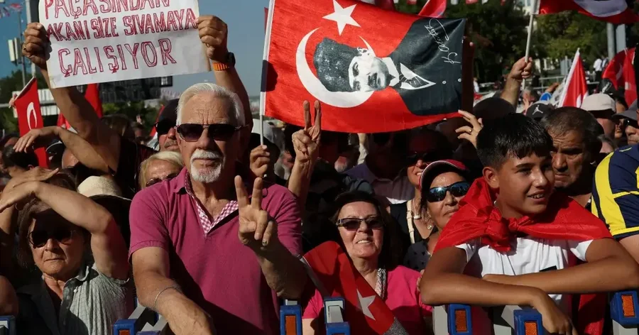 "Erdogan, jep dorëheqjen"/ Dhjetëra mijëra