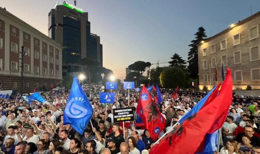 PD protestë kombëtare para Kryeministrisë në 22 dhjetor,