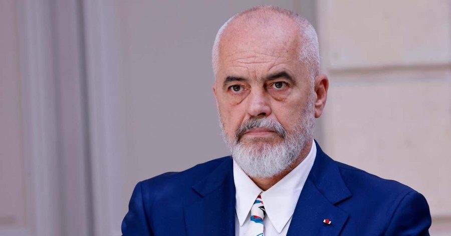 "Un&euml; s&rsquo;po t&euml; sulmoj"/ Rama p&euml;rplaset me gazetaren