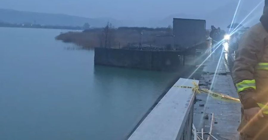 Detaje nga aksidenti n&euml; ur&euml;n e Spatharit/ 3 personat dol&euml;n vete