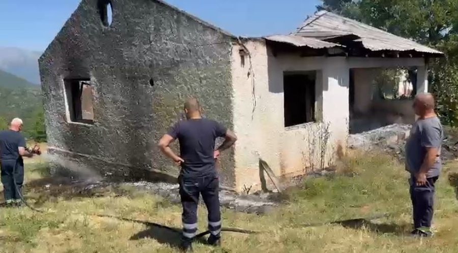 Kisha ia nd&euml;rtoi p&euml;r bamir&euml;si, shkrumbohet banesa e