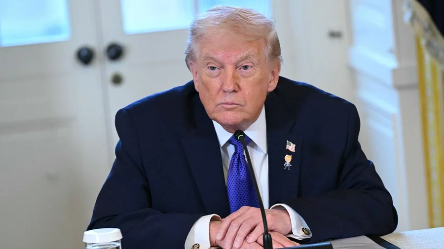 &ldquo;Hyn n&euml; fuqi menj&euml;her&euml;&rdquo;/ Trump vendos tarifa prej 25%