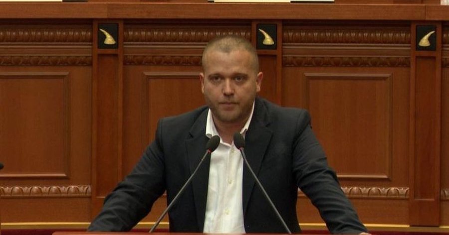 Ndalimi i hyrjes së gazetarit Artan Hoxha në Greqi, Ardit Bido