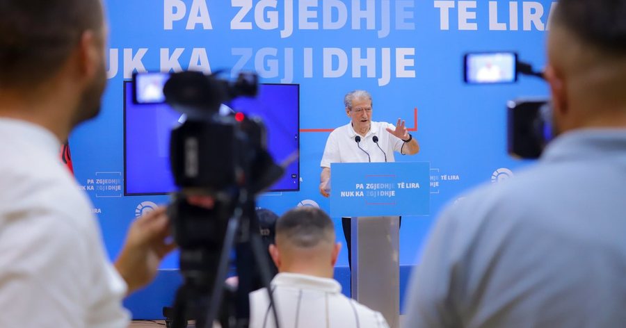 Berisha: Dumani po mbron Irena Gjokën për krimet e saj!