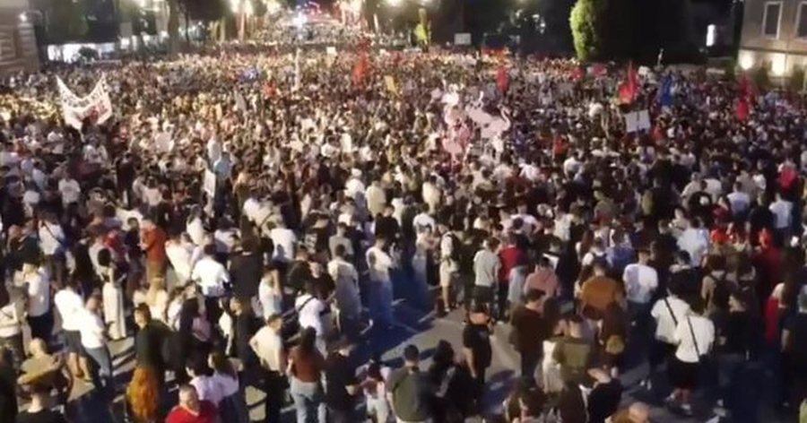 Pas m&euml; shum&euml; se tre or&euml;sh, mbyllet protesta para