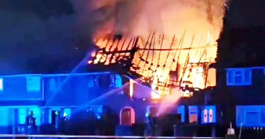 Digjet ‘shtëpia e barit’ në Angli/ Lëndohen