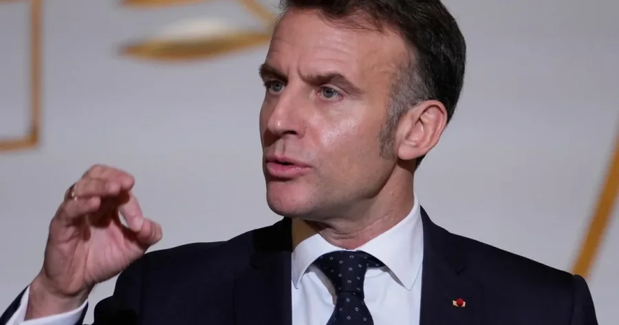 Macron paralajm&euml;ron:  Shkelja e sovranitetit t&euml; Grenland&euml;s do