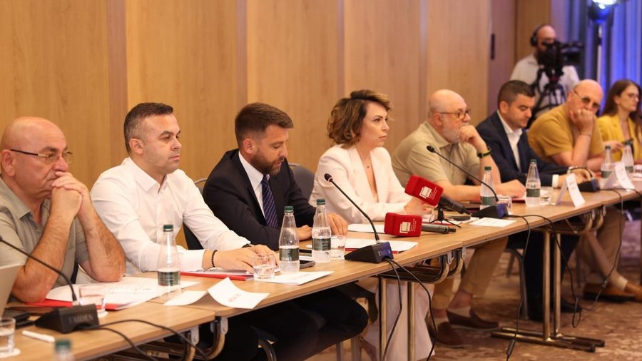 “RTSH, 6 mln euro borxhe”/ Reformimi i Radio Televizionit Shqiptar