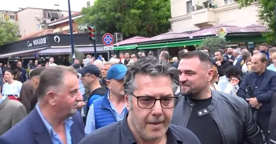 Sulmuan gazetarët gjatë protestës së PD-së, Policia