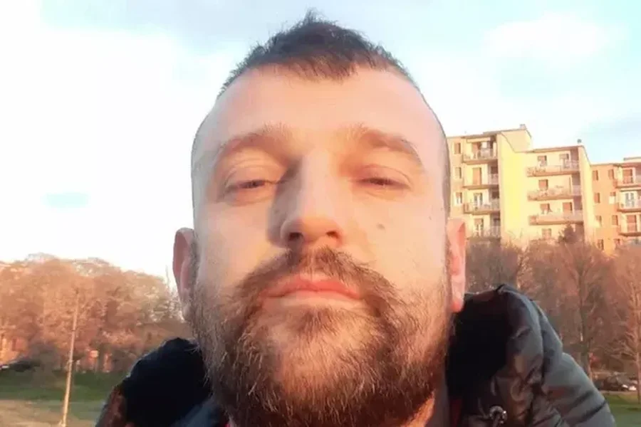 U qëllua për vdekje me elektroshok/ Nesër autopsia për Elton