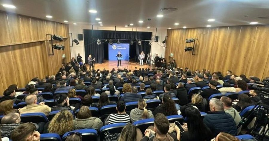 Ervin Salianji takim me strukturat në Durrës, KË kishte