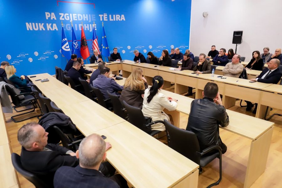 VIDEO/ &ldquo;P&euml;rballja&rdquo; e par&euml; e Berish&euml;s me Salianjin