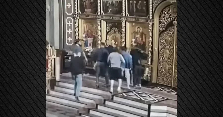VIDEO/ Incidentet i dhunshëm në një katedrale në