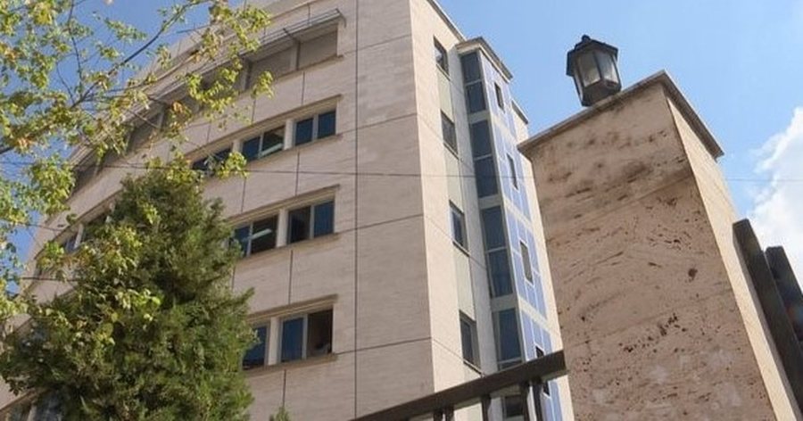 EMRI/ Dhunoi për vdekje në Greqi më 2010 bashkëatdhetarin,