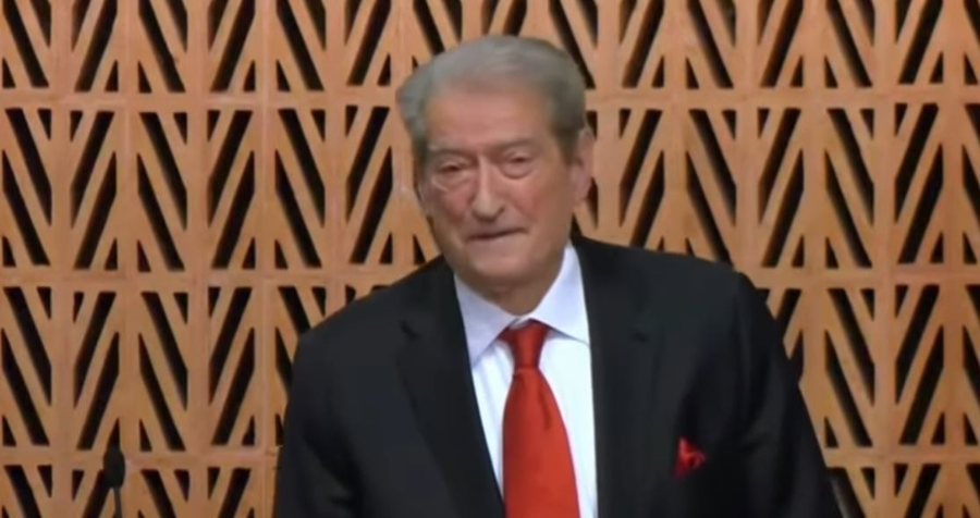 &ldquo;T&euml; dh&euml;nat e AKSHI po eksportohen te bandat&rdquo;/ Berisha