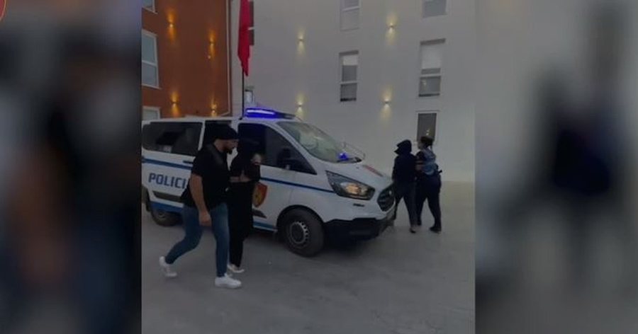 U dha apartamentin me qira 2 vietnamezeve për të ushtruar