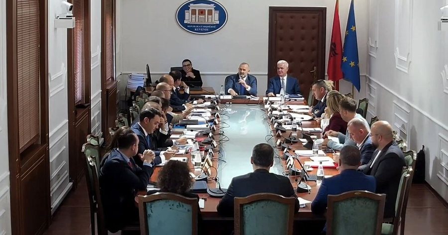 “Na mori malli o burrë i dheut, ku është kryeministri ta