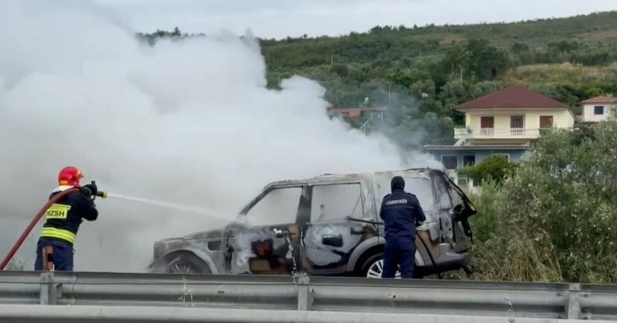 Përfshihet nga flakët "Land Roveri" në aksin