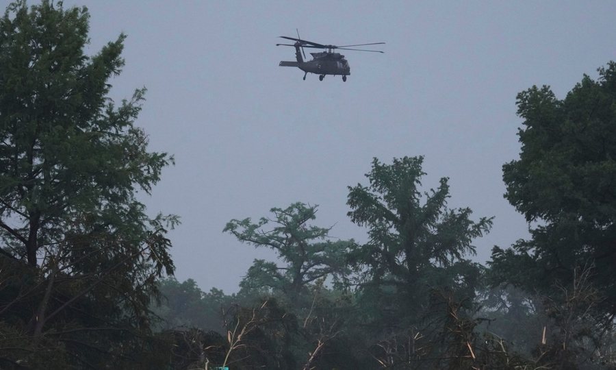 Britani/ Rr&euml;zohet nj&euml; helikopter n&euml; Devon, pran&euml; nj&euml;