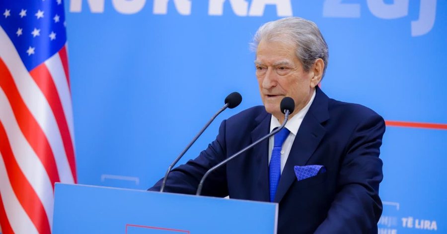 "Protestat jan&euml; zgjidhja e vetme"/ Berisha k&euml;rkon