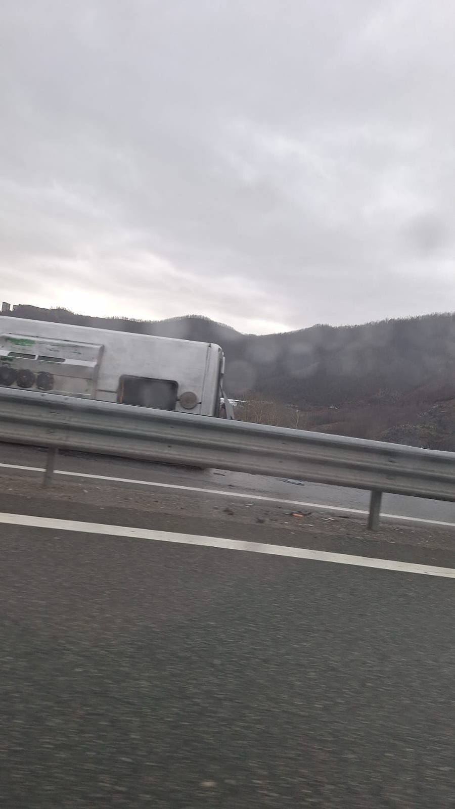 Dy aksidente n&euml; Rrug&euml;n e Kombit, mjetet p&euml;rplasen n&euml; seri,