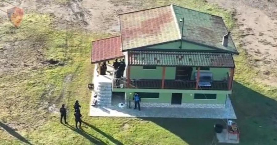 Persona me rrezikshmëri të lartë! Të armatosur në