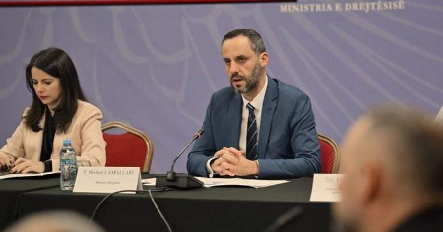 Mblidhen për draftin e Kodit të ri Penal ministrat Lamallari e