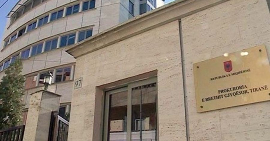 Nga Stambolli në Rinas me 300 mijë euro cash dhe 14 valixhe me