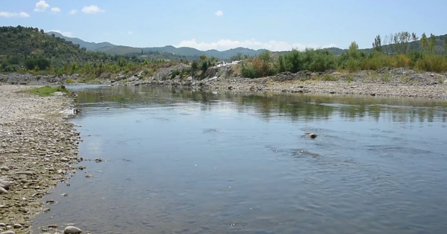 Humbën jetën tragjikisht në lumin Shkumbin, u jepet sot lamtumira