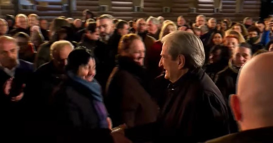 FOTO/ Nis foltorja e PD-s&euml;, Berisha i bashkohet demokrat&euml;ve