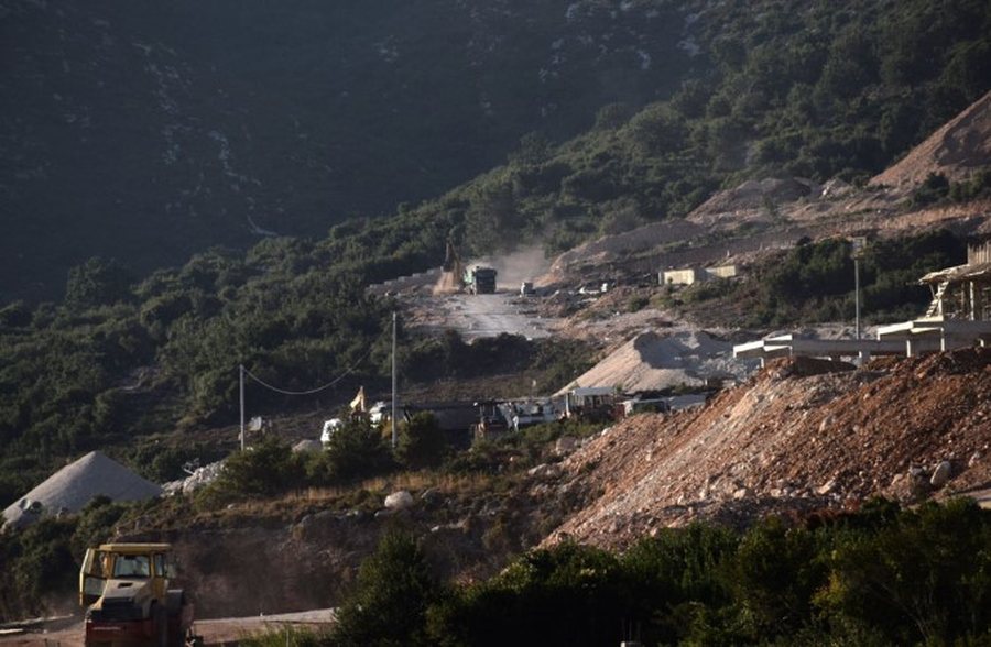 E r&euml;nd&euml; n&euml; Himar&euml;/ Fadroma godet pun&euml;torin n&euml;