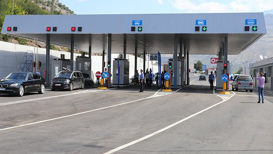 Hani i Hotit/ Kamionist&euml;t n&euml; Malin e Zi protest&euml; 48-or&euml;she,