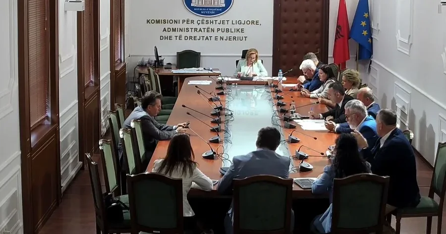 Dogjani përplaset me Bushkën në Komisionin e Ligjeve: Zgjedhjet u